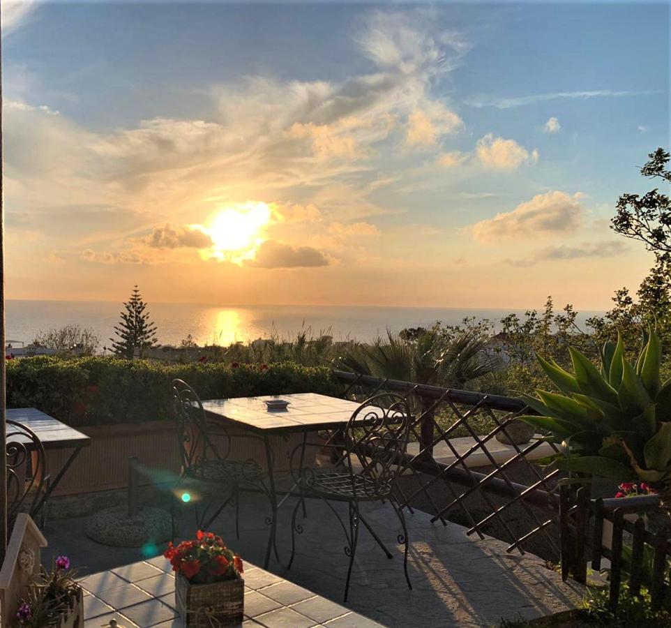 La Terrazzina Sul Tramonto Bed & Breakfast Forio  Luaran gambar
